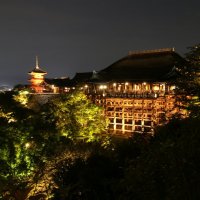 Kiyomizu-Dera by night
